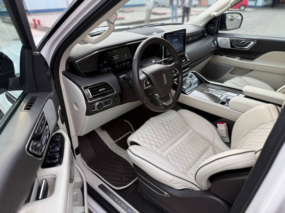 Lincoln Navigator Black Label