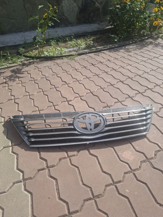 Продам решётку камри 50