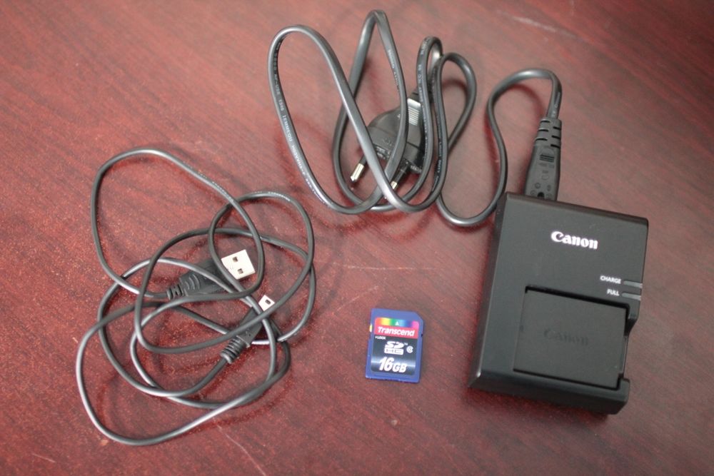 Цифровая камера Canon EOS 1100D