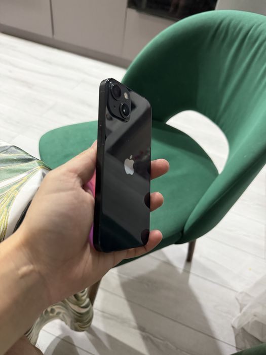 Продам Iphone 13