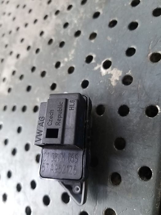 Buton blocare usi vw touran 3 5ta962125