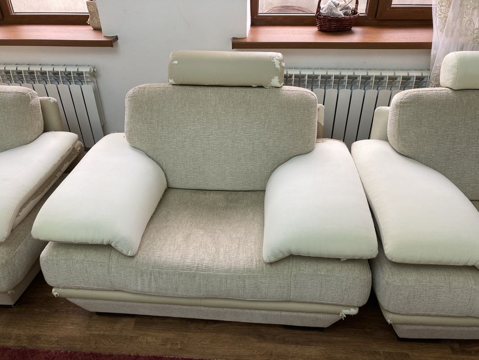 Диван-кровать и два кресла