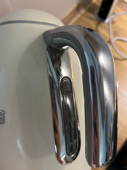 Чайник smeg,бежовый