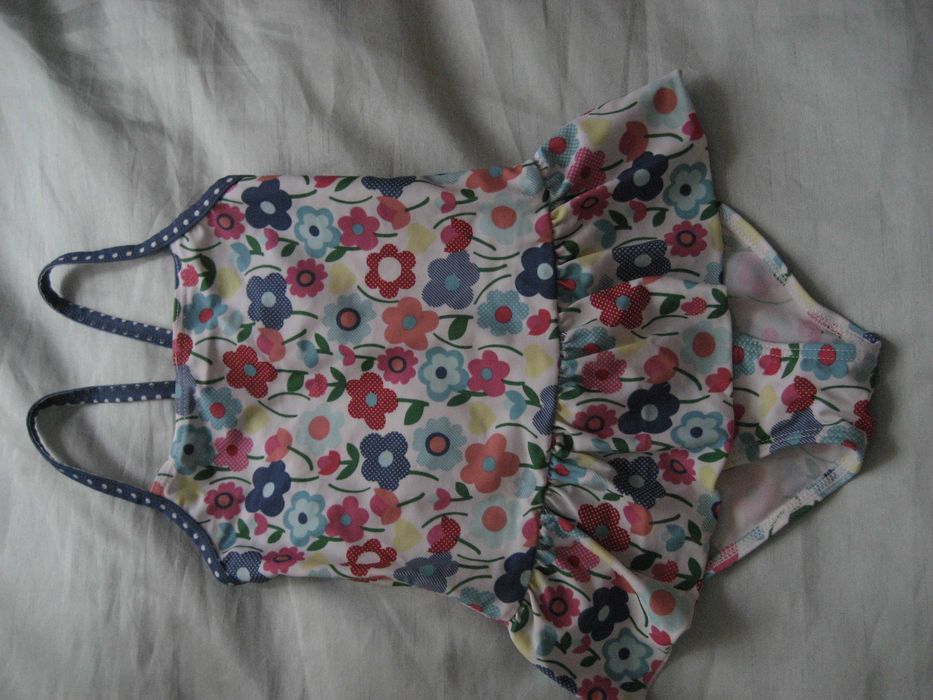 Якета за сестри и бански