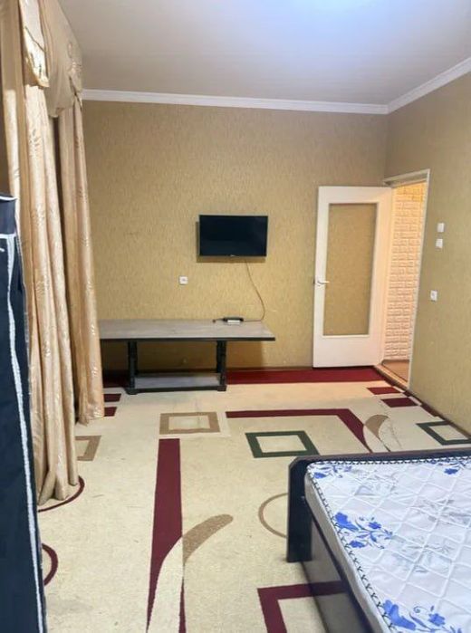 Продаётся 1 комнатная квартира на Феруза можно под офис