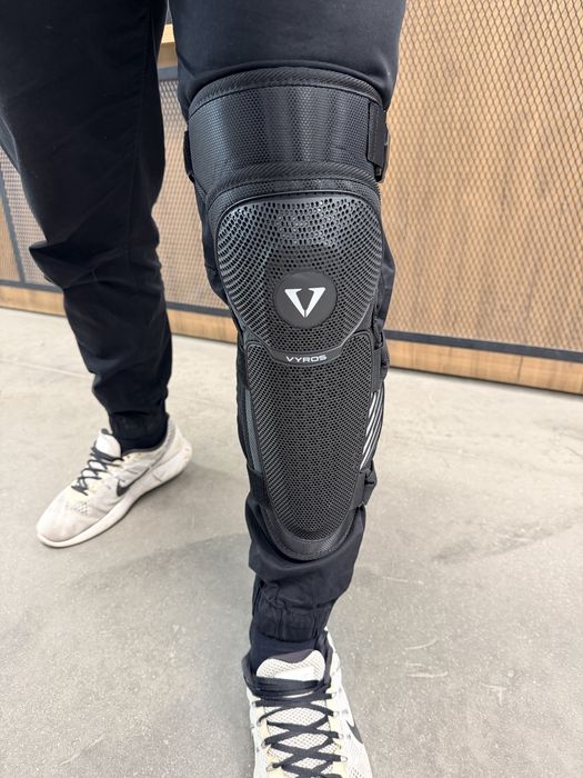 De vanzare Dopuri de urechi, Geanta codita moto, genunchiere moto, geanta de picior