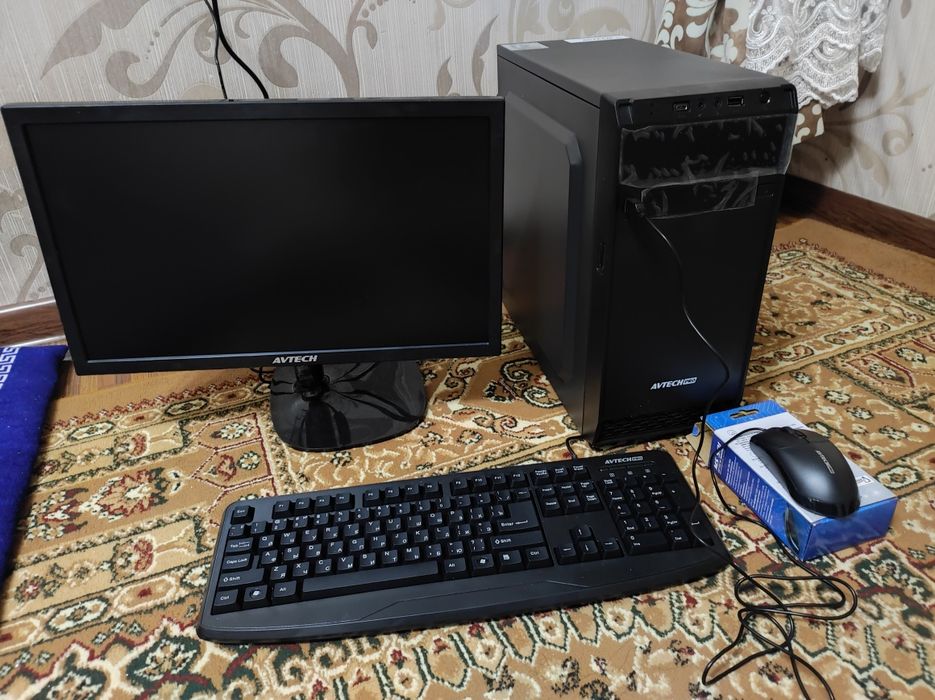 Yangi Stol kompyuter