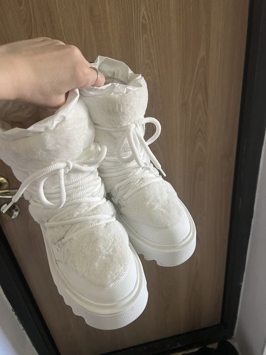 Продам белые угги