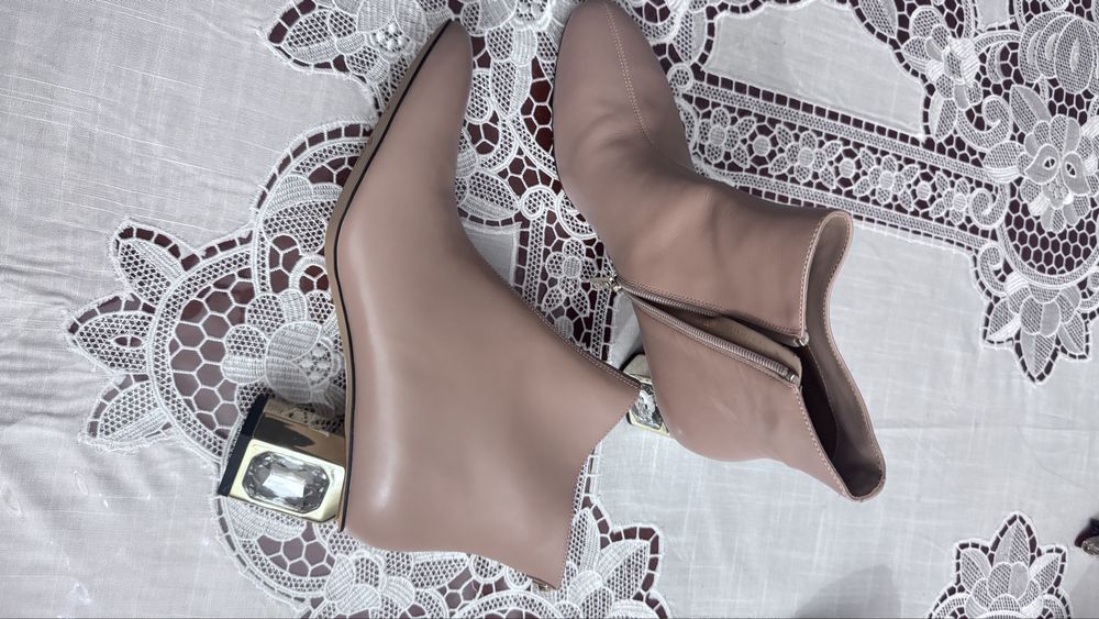 Туфли женские  бежвые 39