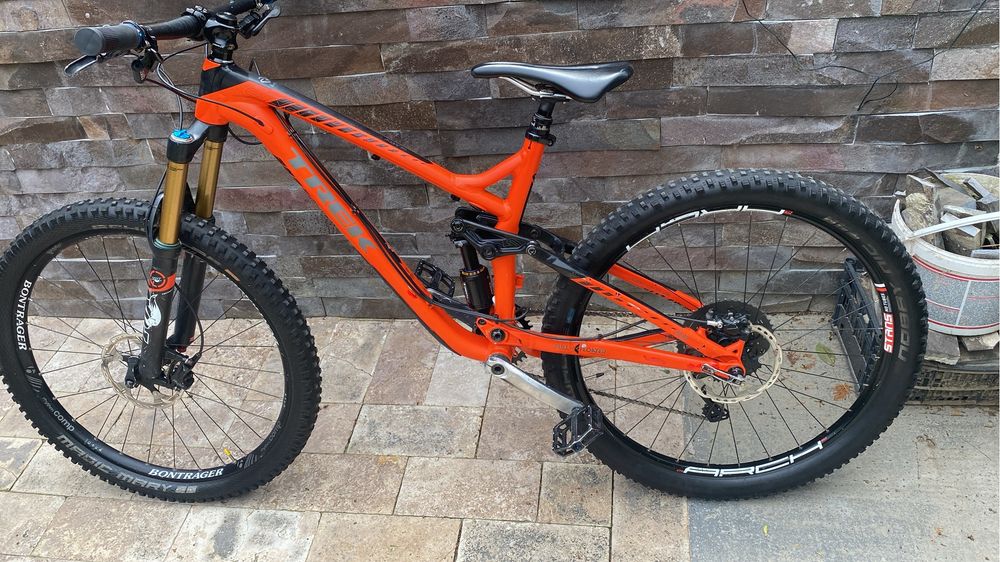 Bicicleta full suspension trek