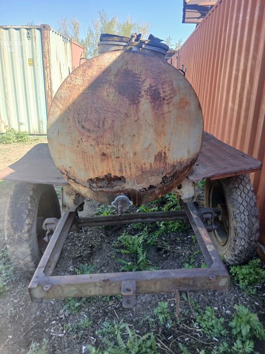Продам Прицеп бочку 900 литров.