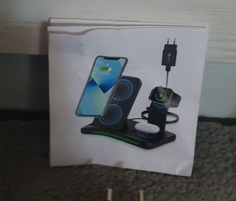 Безжично зарядно за  Iphone 4 в 1