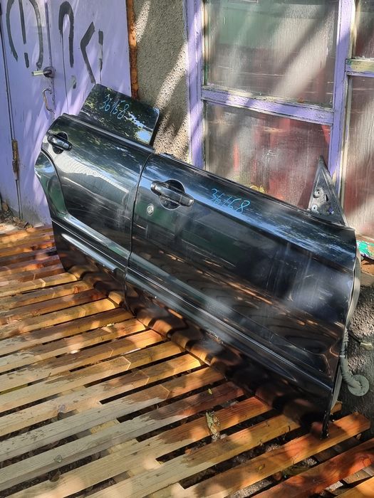 Двери на Subaru Forester Sg Sg  .