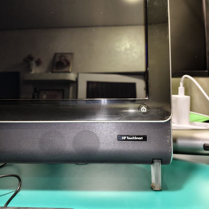 Продам сенсорный моноблок HP.