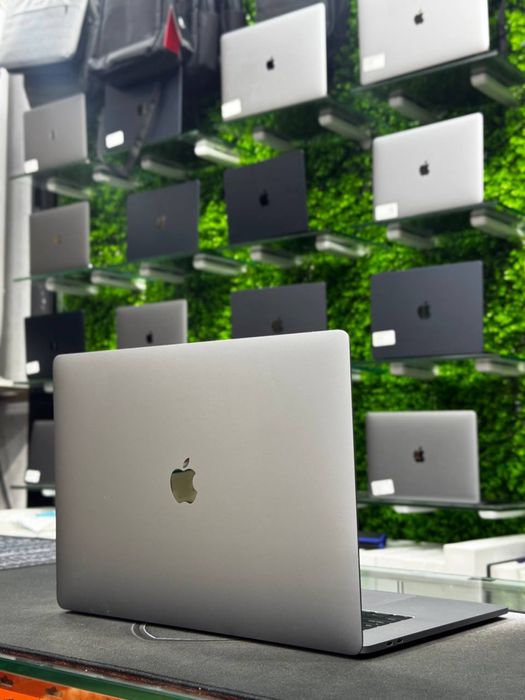 Macbook Pro 1tb Core i7 15inch  Retina 2k