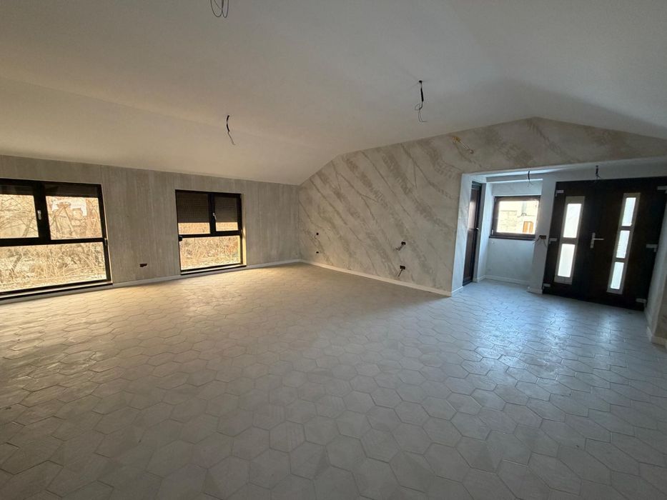 Vand cladire sau inchiriez zona centrala accept variante