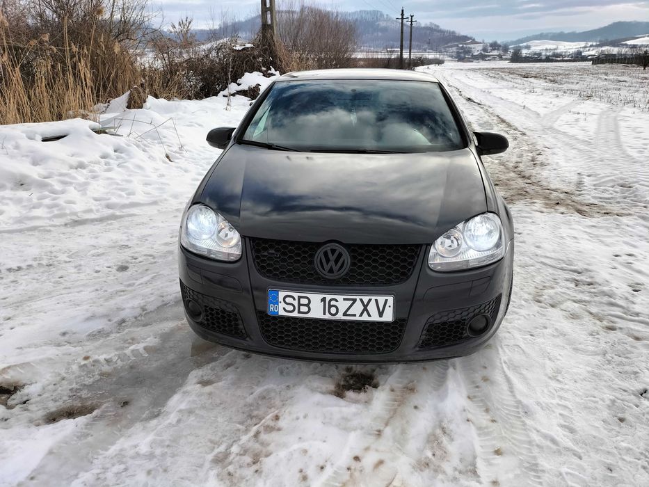 Ofer spre vânzare golf 5 pachet GTI  1.4 mpi 95 cp  239.000 km