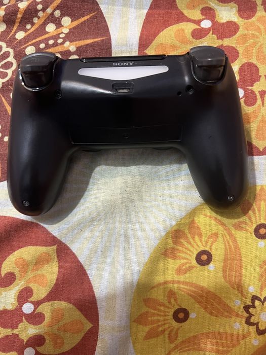 Vand PS4 Slim varianta de 1Tb (necesita hard disk)