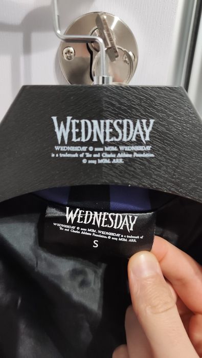 Vând sacou figurație Wednesday