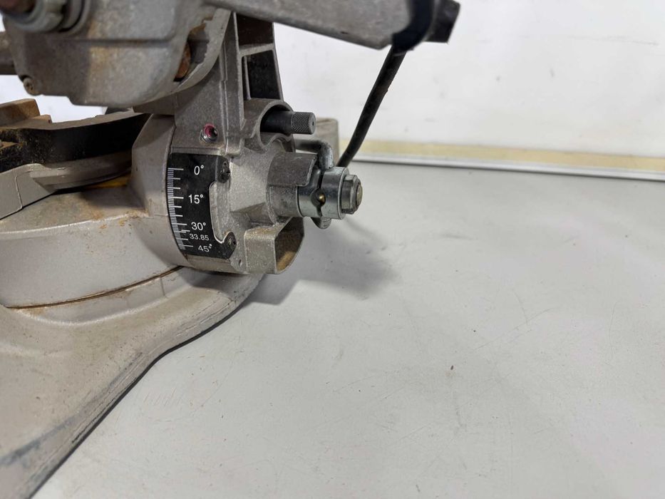 Циркуляр пендула - Dewalt 1200W / 216mm