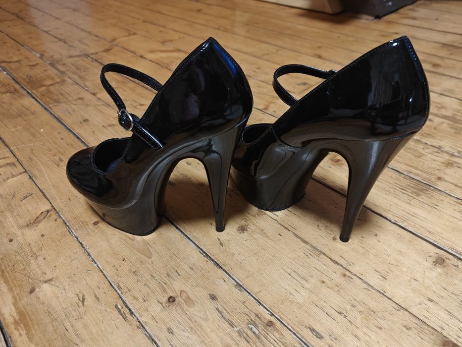Обувки за poll dance (пол денс) PLEASURE!