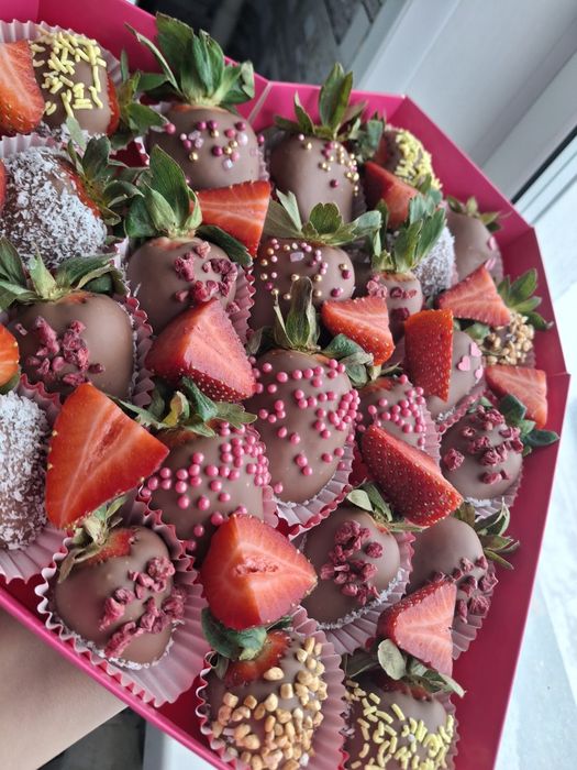 Клубника в шоколаде крупная