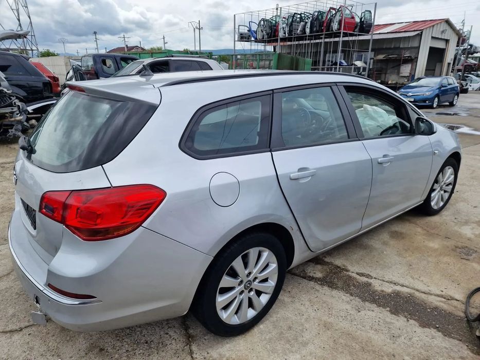 Dezmembram Opel Astra J, an 2011, 1.7 CDTI, cod A17DTS