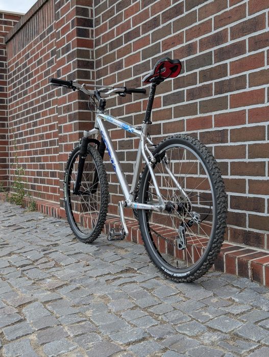 Bicicleta Kona editie limitata Colin McRae