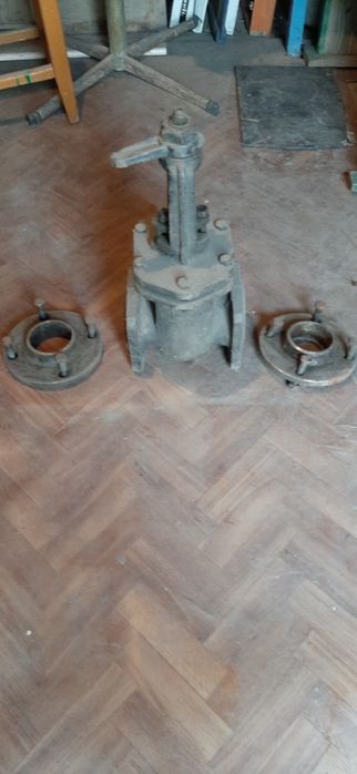 Задвижка на 80 новая