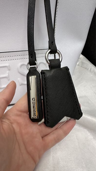 Чанта Guess