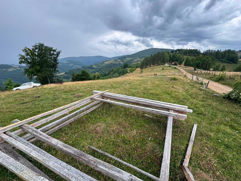 Teren de vânzare la munte