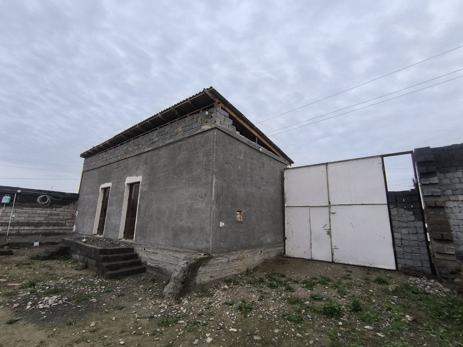 Uy sotiladi 6 sotix yer maydoniga ega