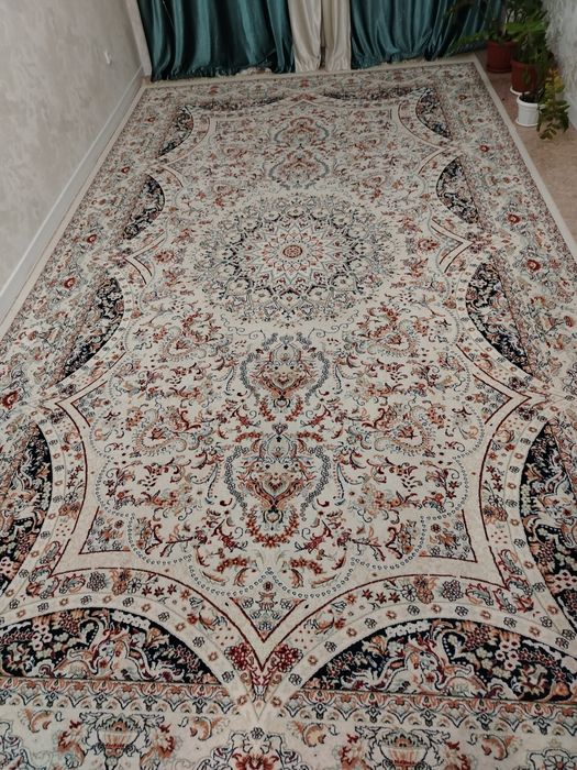 Кілем сатылады.  15000т  б/у   3×5 м