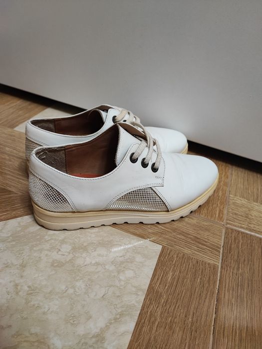 Pantofi din piele naturala