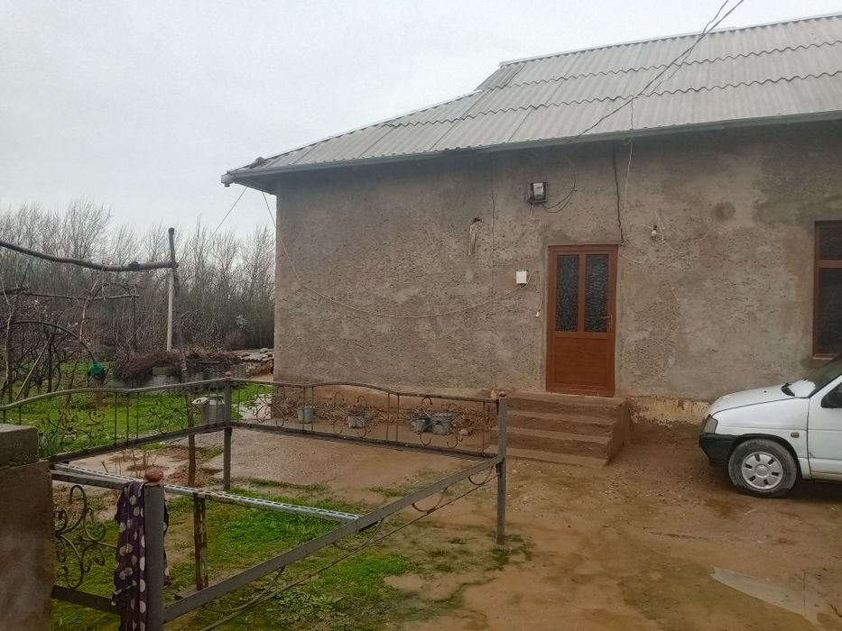 Hovli 15 sotix sotiladi