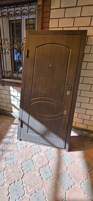 Двери входные б/у. Самовывоз. 20 тыс.