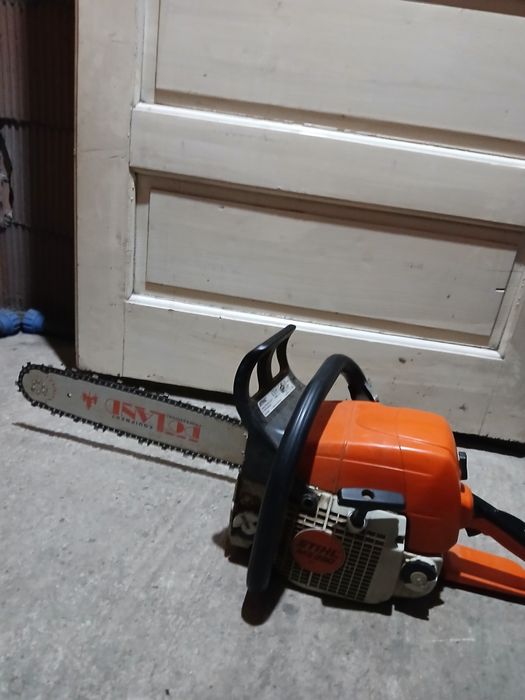 Vând drujba sthil 290 stare perfecta de funcționare,are mânerul rupt