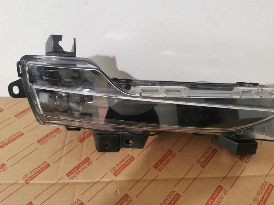 Proiector dreapta Tesla 3 an 2020