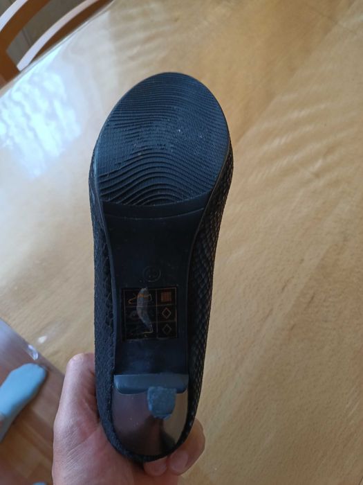 Дамски обувки чисто нови