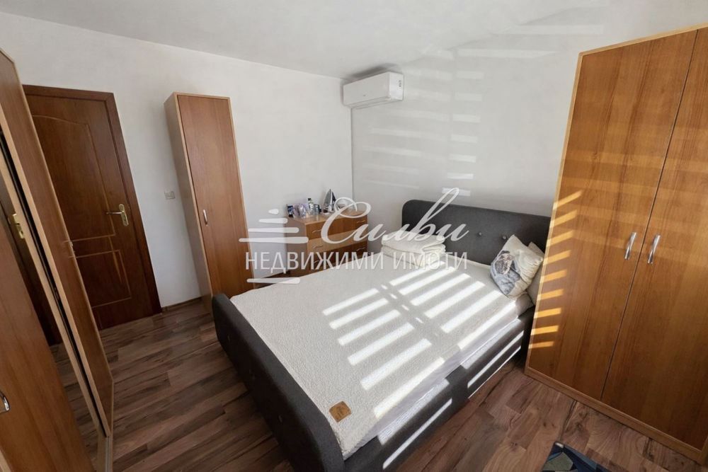 Самостоятелна ТУХЛЕНА къща на ПЛОЧА - гр. Нови пазар!