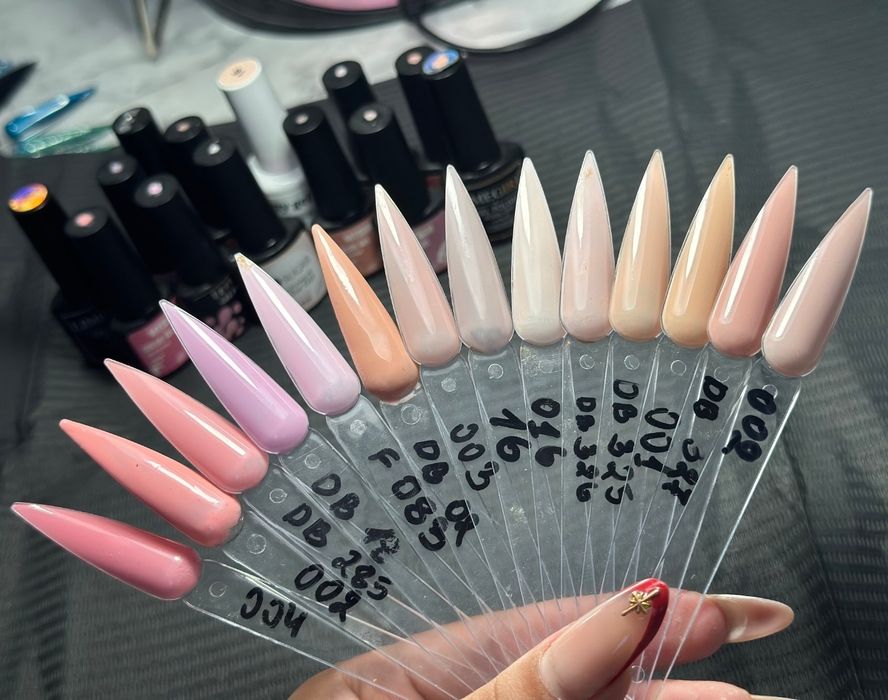 Малки гел лакове .