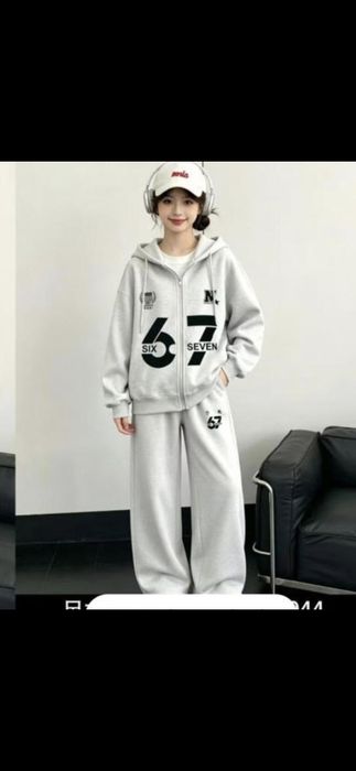 В продаже спортивный костюм