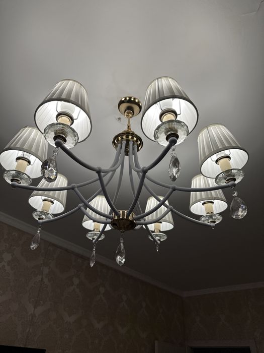 Люстра 8 лампочка