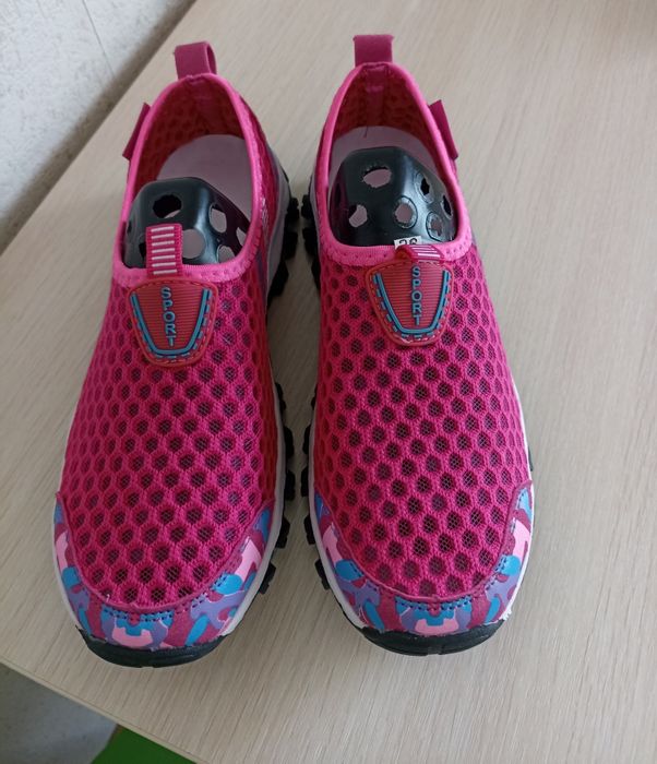 продам летние кроссовки