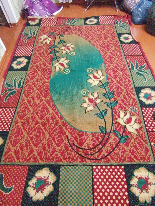 Проодаю ковер         .