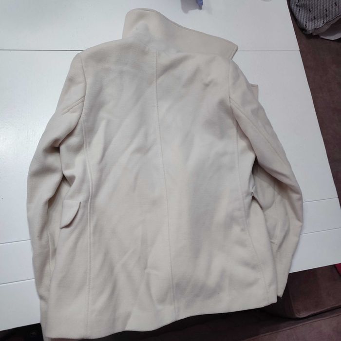 Два броя дамски палта