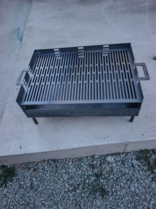 Vând grătar reglabil