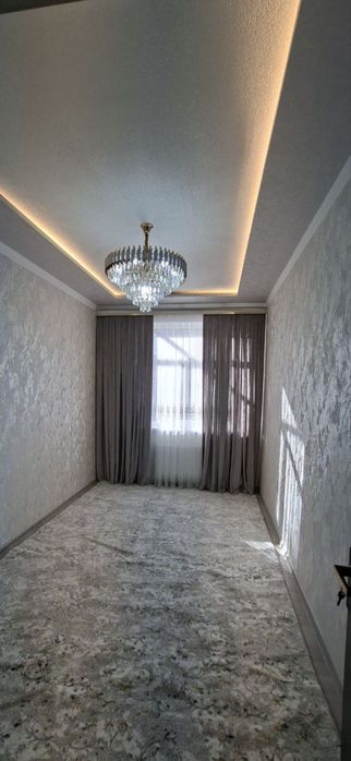 Zarafshon shahar 2 xonali kv sotiladi. Manzil 14/33A. Qavat: 1 Xona:2