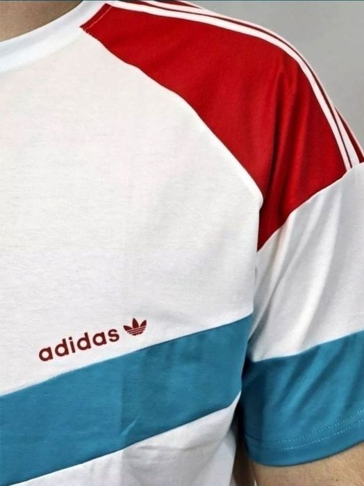 Футболки спортивные  фирмы " ADIDAS "