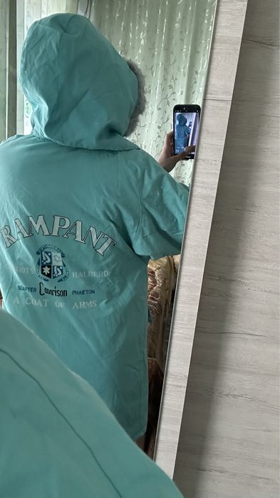 Продаю срочно куртку женская тёплая красивая